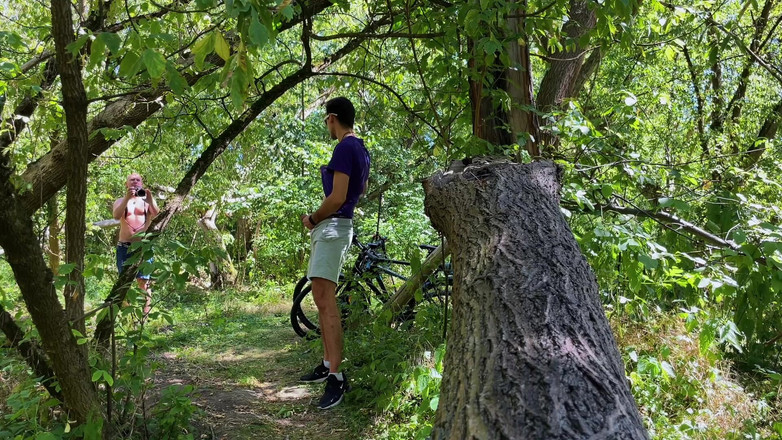 Nick Lewis: Ormanda oral seks yapıyor