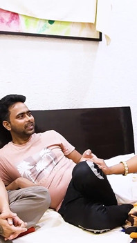 Làm tình mạnh bạo với người Ấn Độ bhabi trước cậu bé cuckold của cô ấy