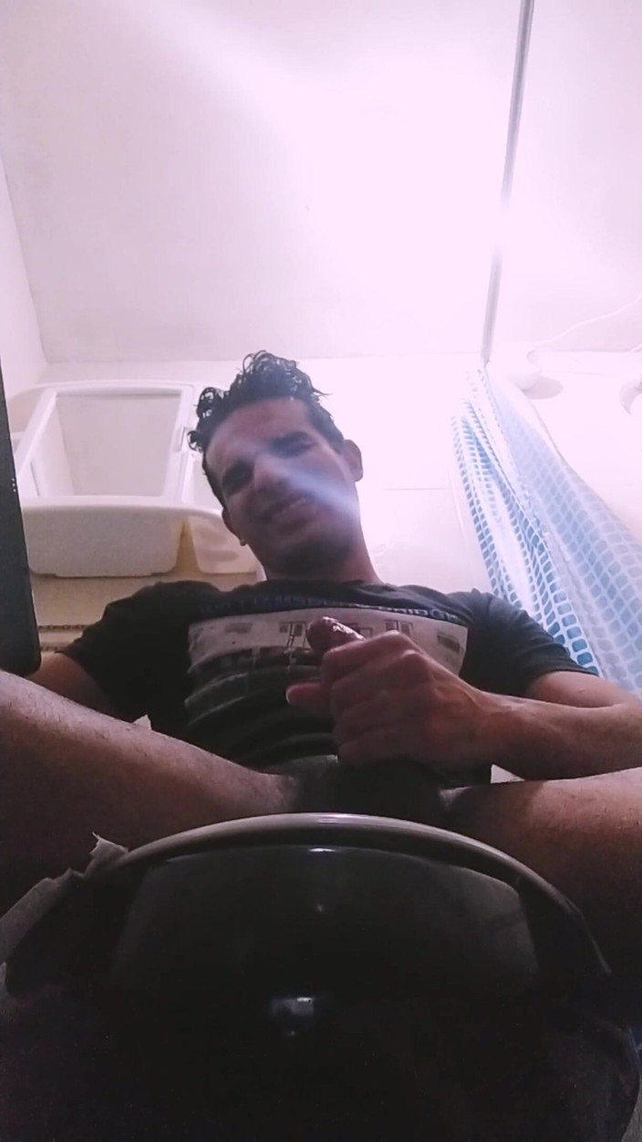 trebol_Jess: Jovem se masturba em seu banheiro