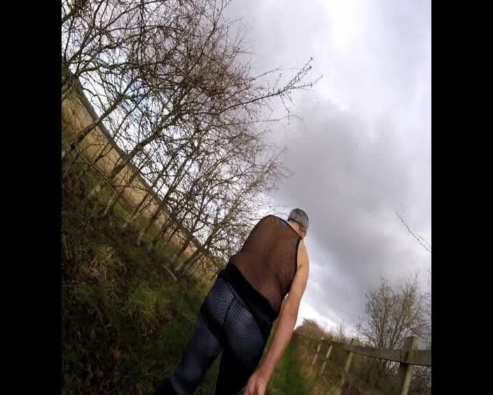 Andy: Plimbări afară cu haine pornite