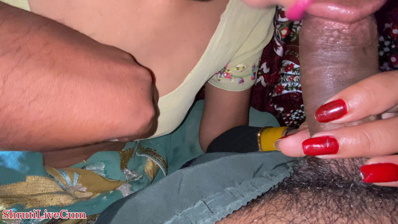 ShrutiLiveCum: ห้องลูกพี่ลูกน้องสาวหมู่บ้านคนสวย, แสงไฟไปตอนกลางคืน, น้องสาวไม่แท้ชอบแชร์เตียงกับฉัน, shrutilivecum