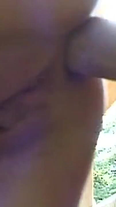 XXXEROTICONLY: Mogen rödhårig sträckt vid utomhus anal fistande frenesi