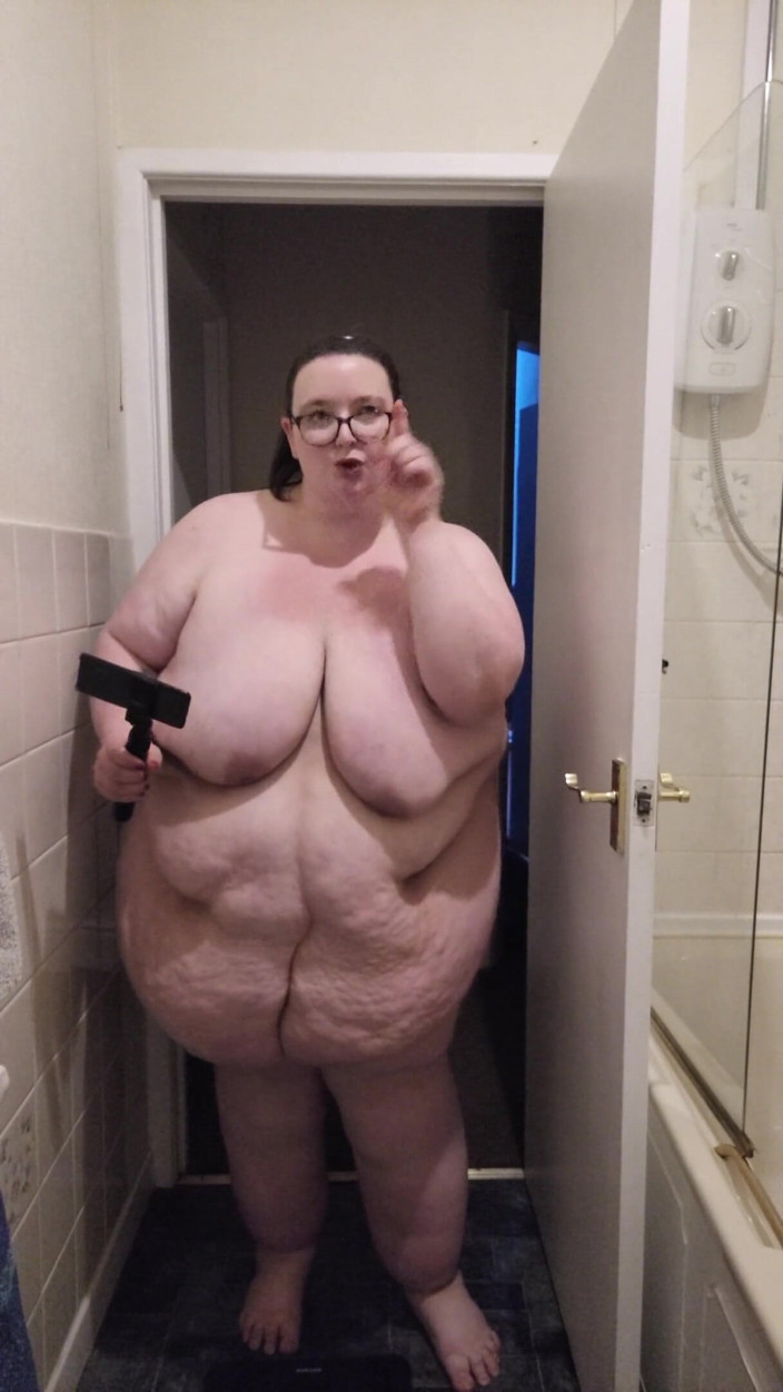 SSBBWLadyBrads: Naked weigh in end of August