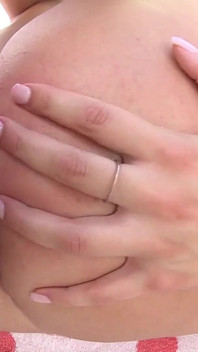 True Anal - tyłek Kylie Sinner pracuje w nadgodzinach