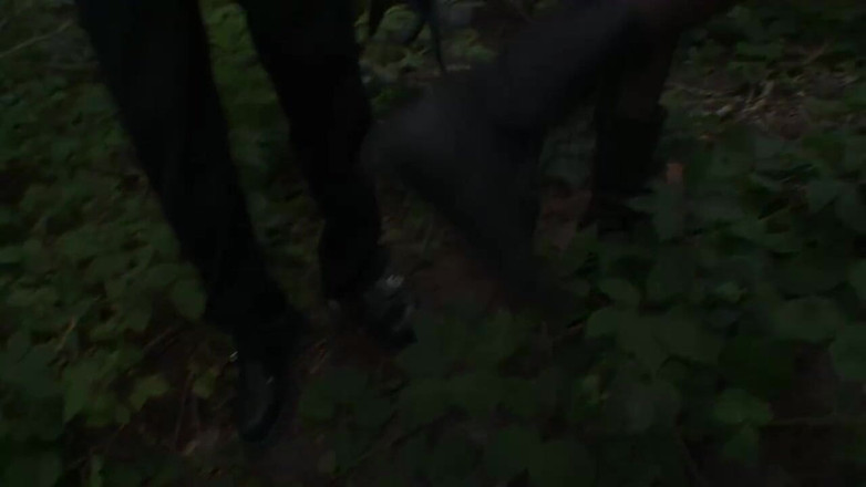 Absolute BDSM films - The original: Legată de copac umilită și sugând pula