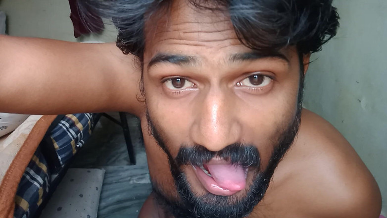 KUMBHA MANOJ KUMAR: Xhard è stato accusato a porta di casa in India