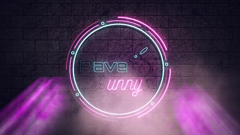Rave Bunnys: Khloe Kapri, lapin excité, se fait recouvrir le visage de...