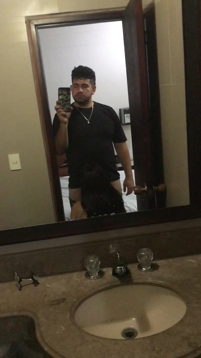 Andy Z 94: Scopando forte la figa di mia moglie e lei mi...