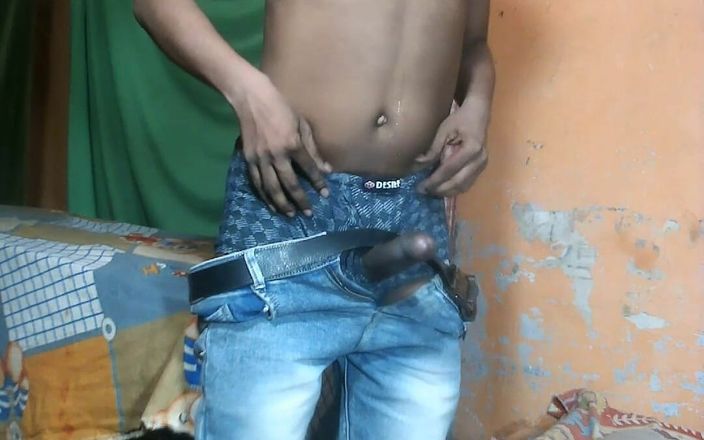 Indian desi boy: Băiat indian distracție cu pulă și scuipând pe pulă