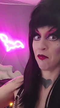 Elvira monster mash mariquita entrenamiento
