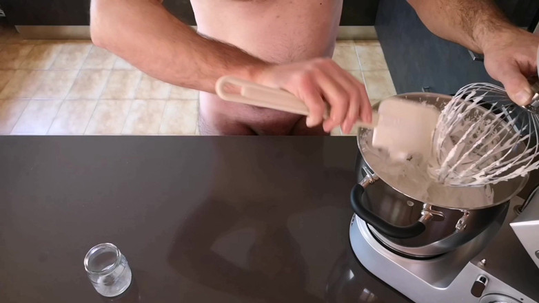 Cicci77: Selepas membuatkan Pedro pancut dan kencing, menghasilkan meringue eksklusif dengan...