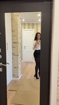 Giantess Crushing in Pantyhose and High Heels