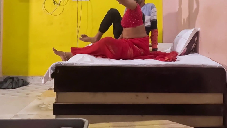 Hot Girls Indian: Saari, bhabhi sexy, se fait baiser dans un style différent