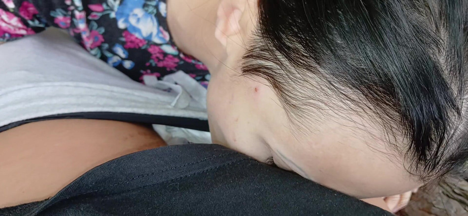 Lesbian-illusion: Nossa terceira namorada fica assistindo no parque para que ninguém...
