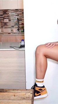 Zabierz przyjaciół do domu, obiecuję, że ich nie pieprzę! Chyba, że zostawisz nas w spokoju - Sara Blonde - Salome Gil
