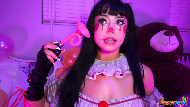 Nasty Sluts Studios: Clown town ep.5 Beca Barbie dễ thương là một con điếm điên...