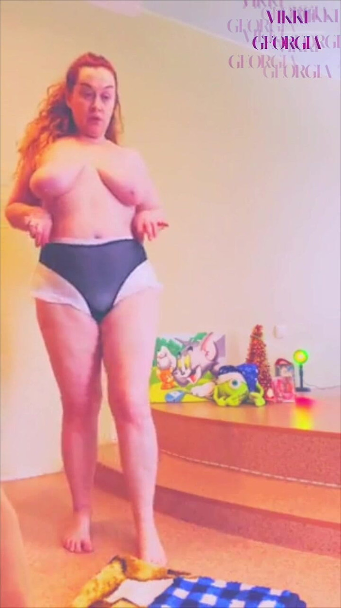 VikkiGeorgia: Trình diễn thời trang tùy chỉnh