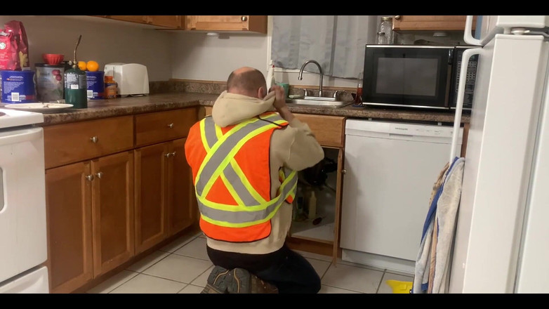 EmoDream1998: Tiener prom queen verliest maagdelijkheid aan loodgieter