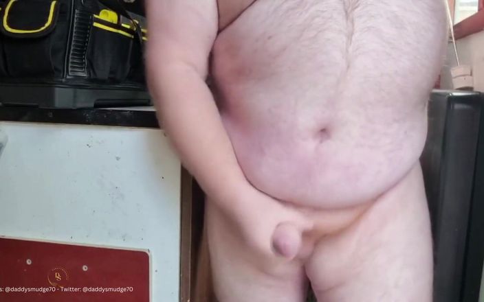 Daddysmudge: Baba shed'e boşalıyor