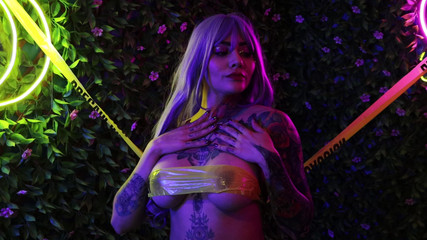 Sarahinkzed: Neonová kočka