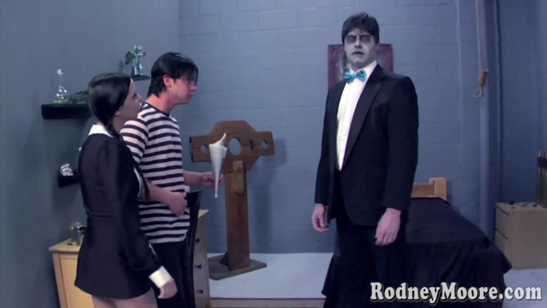 Rodney Moore: Mormor och Lurch i Addams Parodi