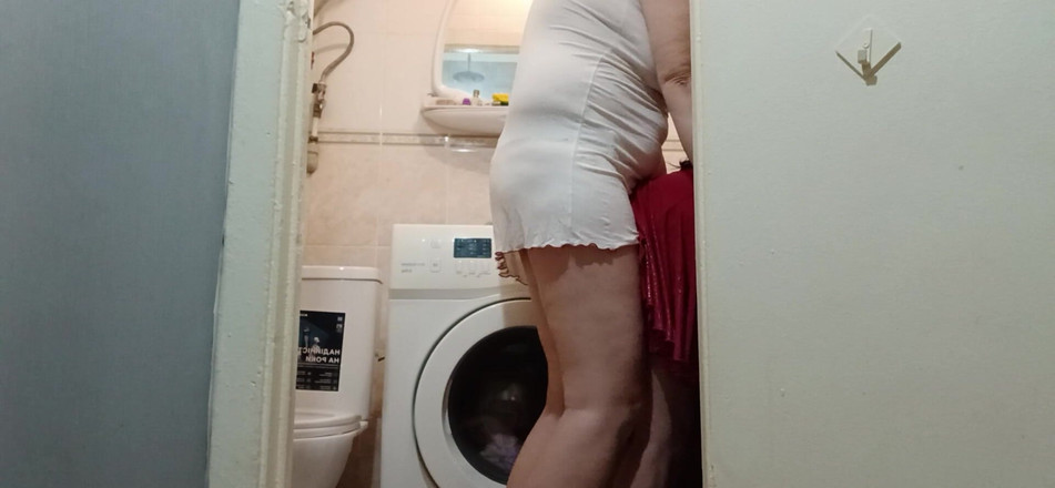 Lesbian-illusion: Enquanto meu marido está no trabalho, eu fodo meu vizinho...