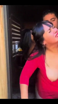 Une belle-mère surprise - sexe à la fenêtre avec son beau-fils pervers