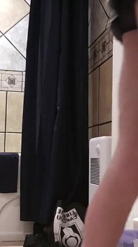 Sexyfilomena Plays with Herself While She Cleans Her Bathroom