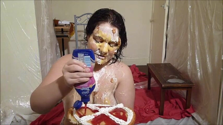 Gunked up girls: Steph the pie babe