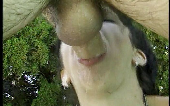 Oral Sluts: La signora mora si fa scopare in faccia da un...