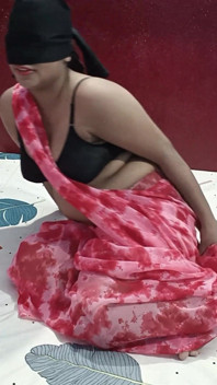 La chatte de la femme salope de son demi-frère se fait baiser