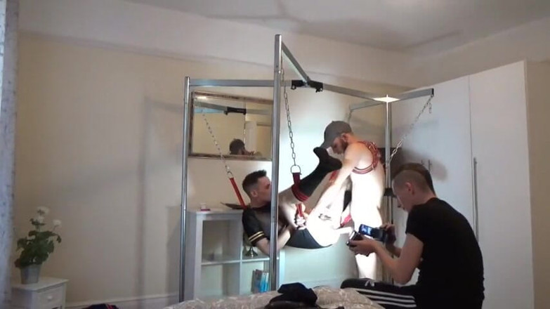 Gaybareback: Webová kamera, twink ošukaná bez sedla chlapem s XXL ptákem