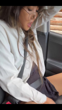 Decidió espontáneamente divertirse en el auto