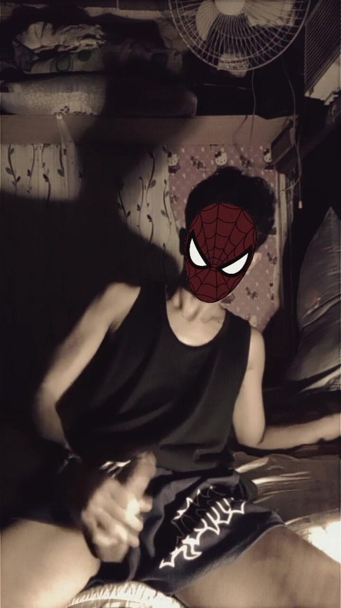 Sunflower Baby 69: Masturbarse mientras está solo en la habitación