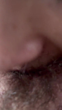 Můj malý chlupatý klitoris je saje POV