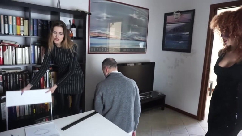 Lady Mesmeratrix Official: Due ragazze dominanti frustano e puniscono il loro schiavo