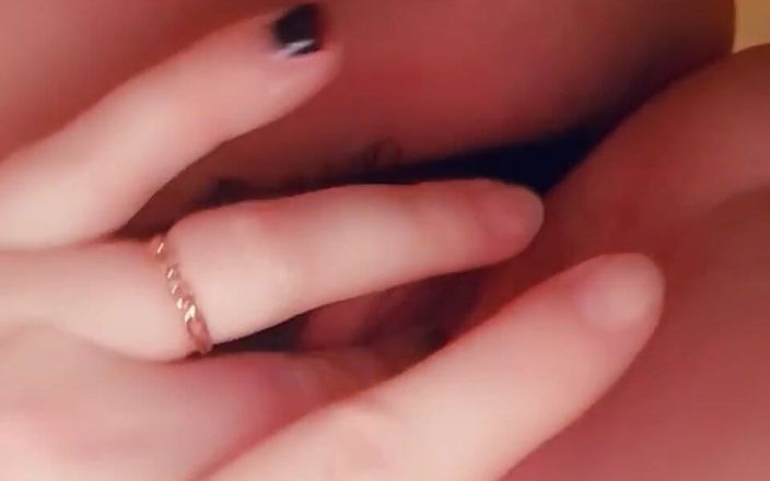 Livie Blainn: Azgın tam olarak kesmiyor...... Bu gece size güzel sesli notlar...