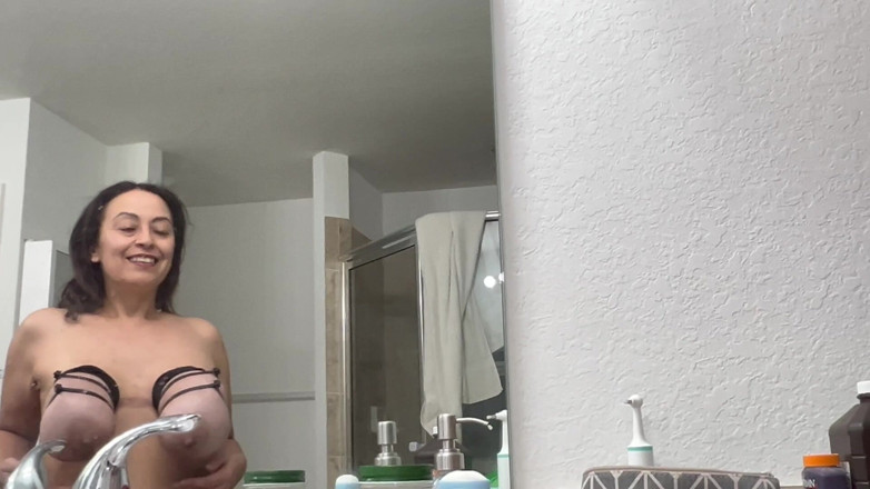 VeeVee Vixen: รุ่นแม่น่าเย็ดอาหรับนมถูกมัดกลับบ้านจากการช้อปปิ้ง