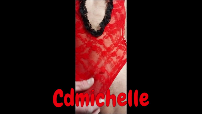 Crossdressers Cd Michelle wearing sexy lingerie: Crossdressers CD Michelle ubrana w seksowną czerwoną bieliznę