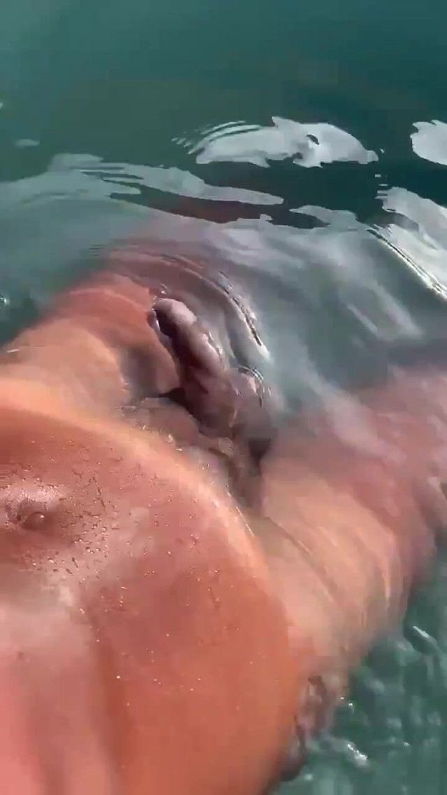 Listening to Gooning Audio in the Pool and Jerking off (Vida Noite)