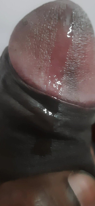 Lubina45: Muž si užívá okamžik intimity se sebou.