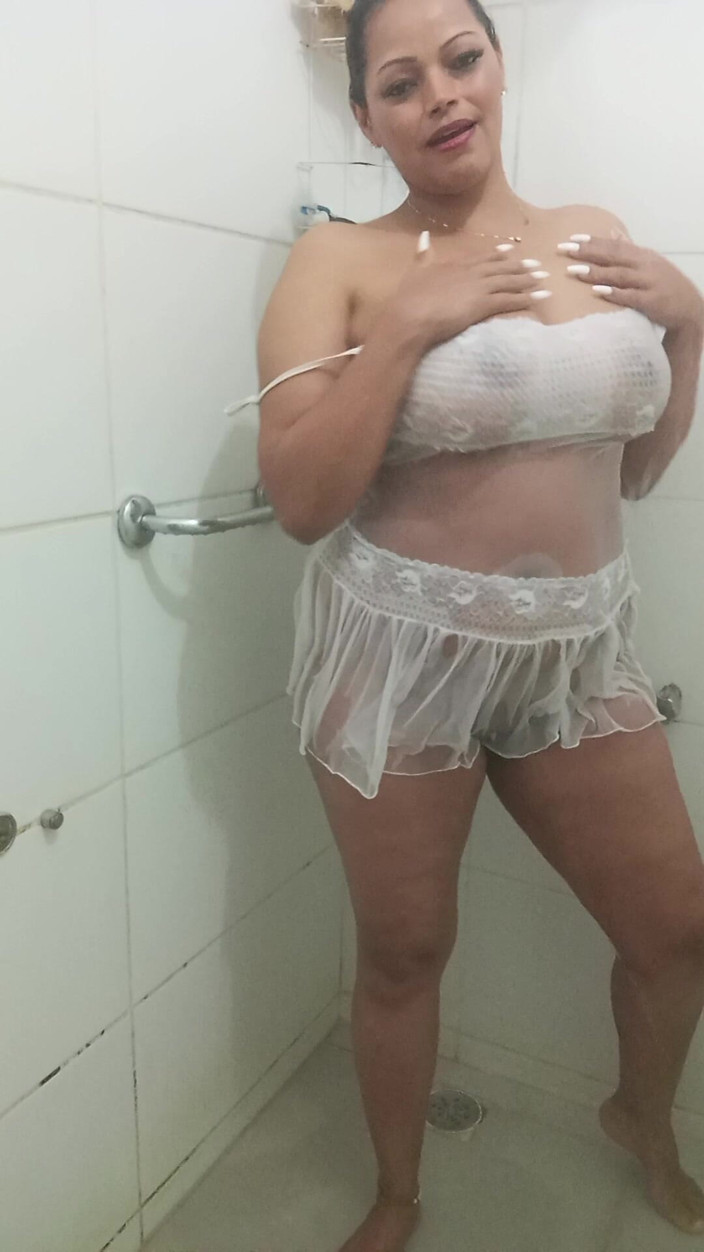 RoyalComedian46: Zlobivá brunetka