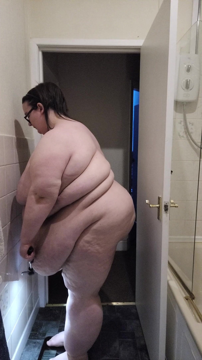 SSBBWLadyBrads: Pesa nuda alla fine di agosto