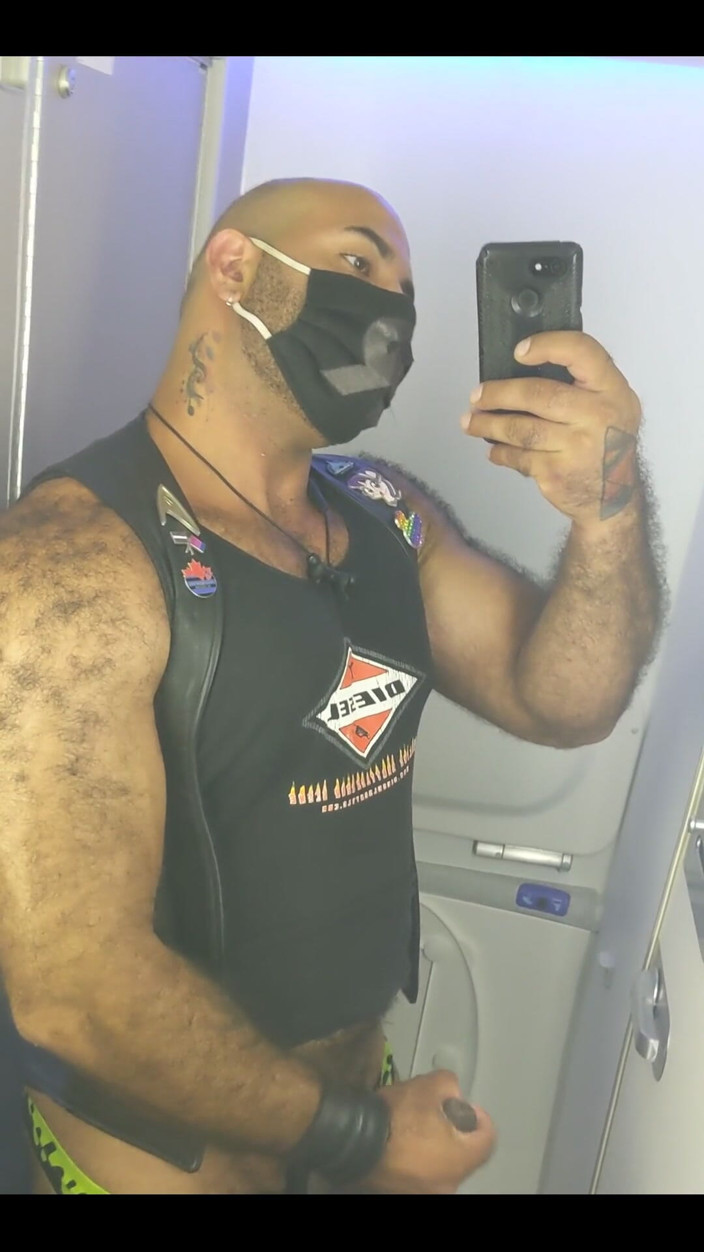 Lobo: Foi um longo dia de viagem, mas tive que esfregar...