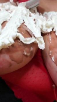Толстушку трахнули в рот в мокром и грязном экшене