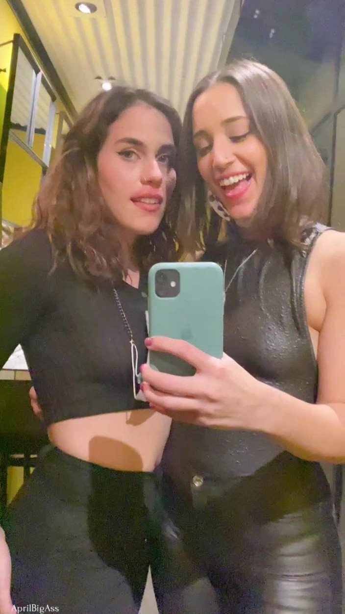 April BigAss: Noche de cervezas y amigas muy putas, bar somos perras