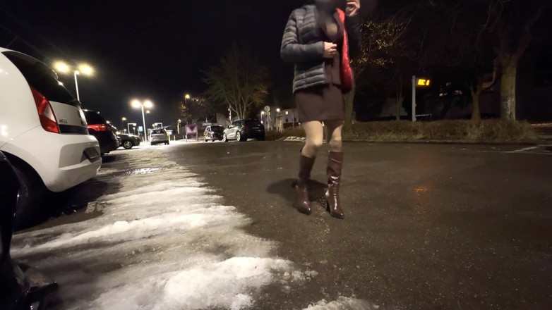 Loreley add: Ich Pinkle in Meine Jeanshort