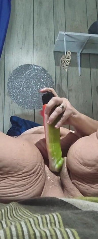 淫荡婊子得到了她想要为你射精的蓝调