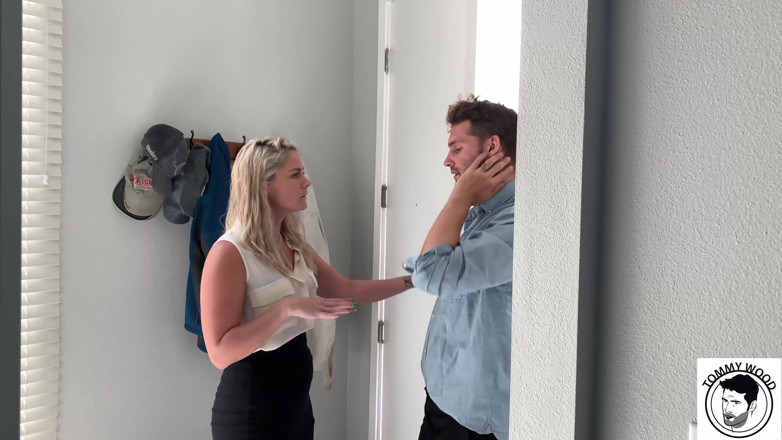 Tommy Wood XXX: Blonďatá milfka tvrdě ošukaná foot fetiš Lisey Sweet