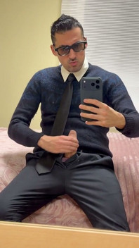 Papi Enseñando Polla Dura En Baño Publico Y Meando